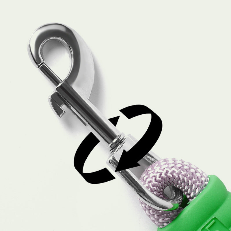 Close-up of the leash’s 360° alloy safety lock for secure and tangle-free pet walks