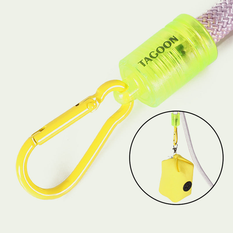 Ergonomic silicone grip on the TAGOON multi-use leash for enhanced comfort