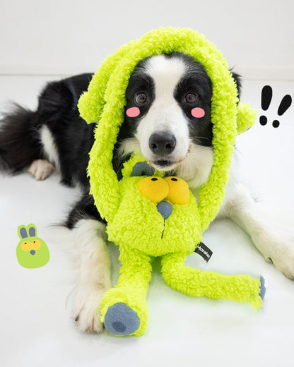 suppaw-softpals-floppy-tug-05-lifestyle-outdoor-two-dogs-tug