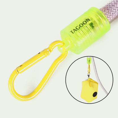 Ergonomic silicone grip on the TAGOON multi-use leash for enhanced comfort